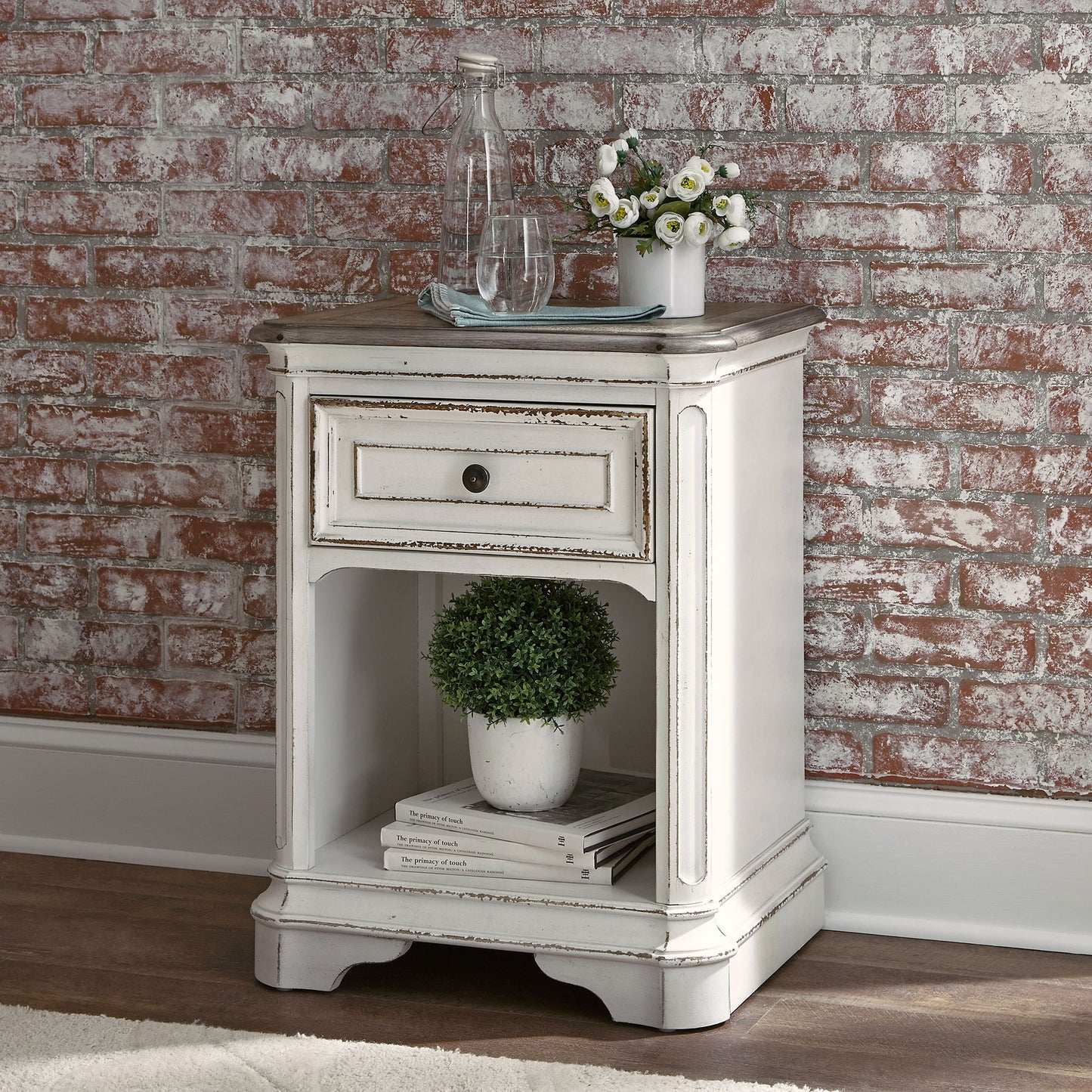 Magnolia Manor - 1 Drawer Nightstand - Antique White
