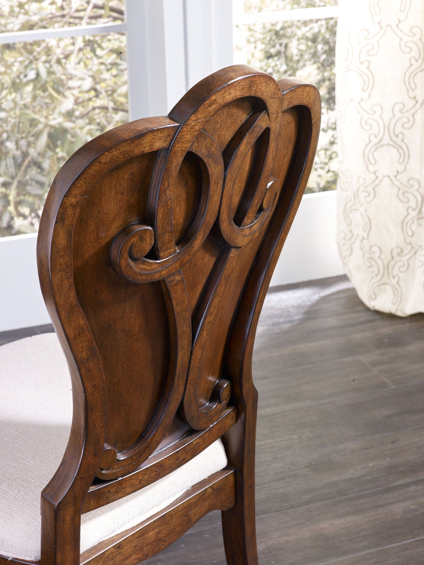 Leesburg - Upholstered Chair