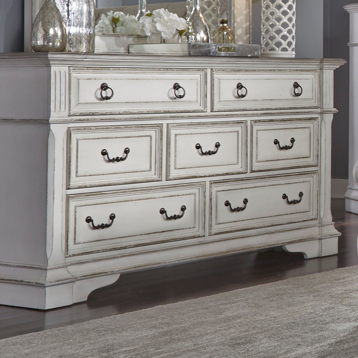 Abbey Park - 7 Drawer Dresser - Antique White