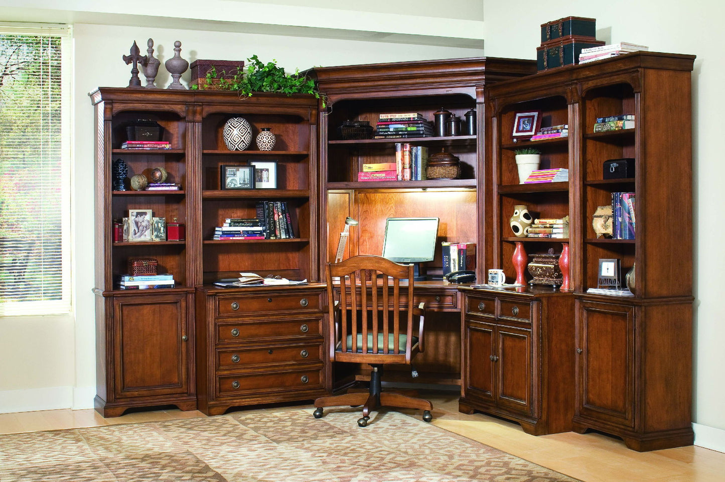 Brookhaven - Desk Chair - Light Brown / Dark Brown