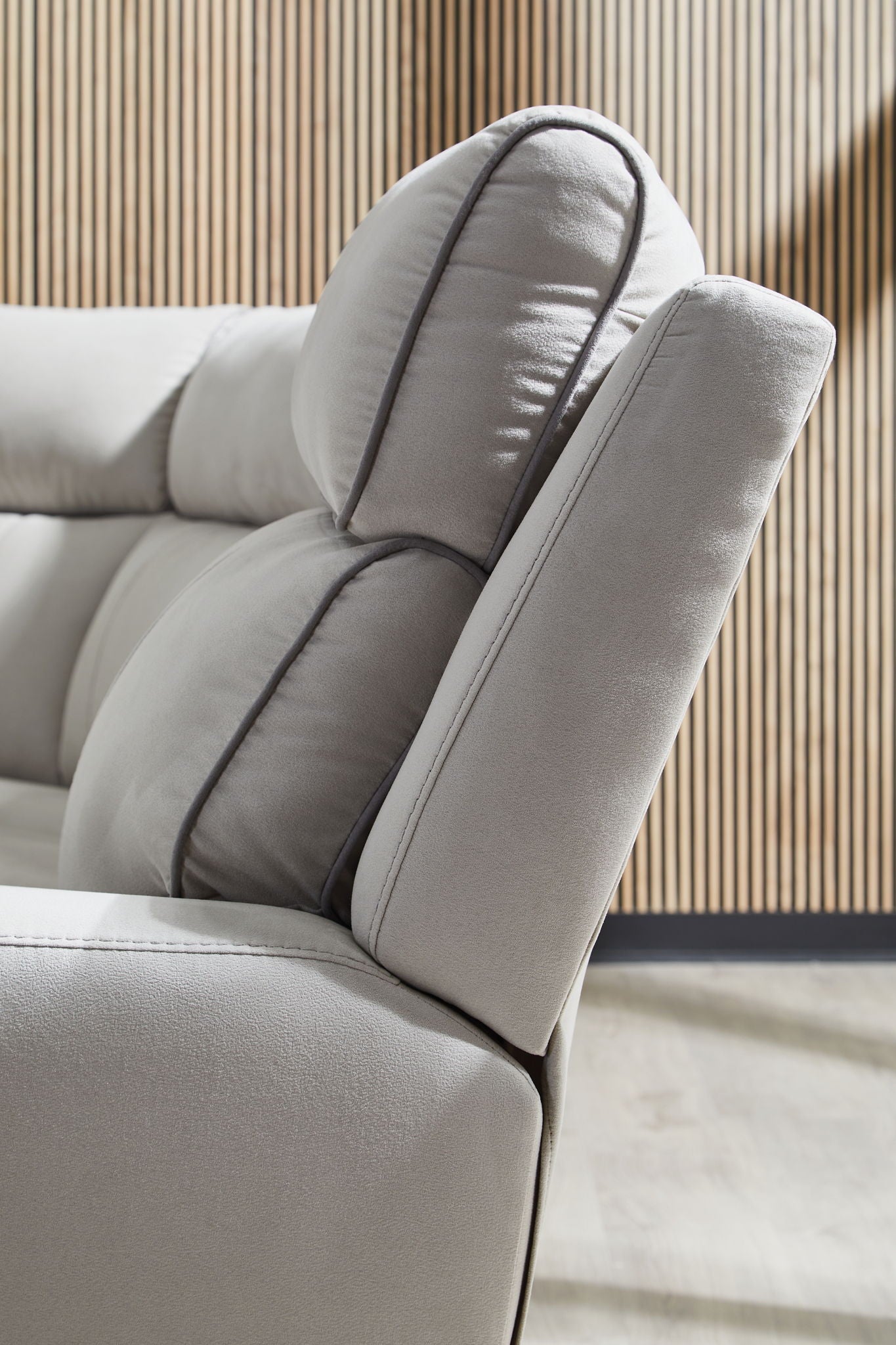 Social Pointe - Reclining Sectional