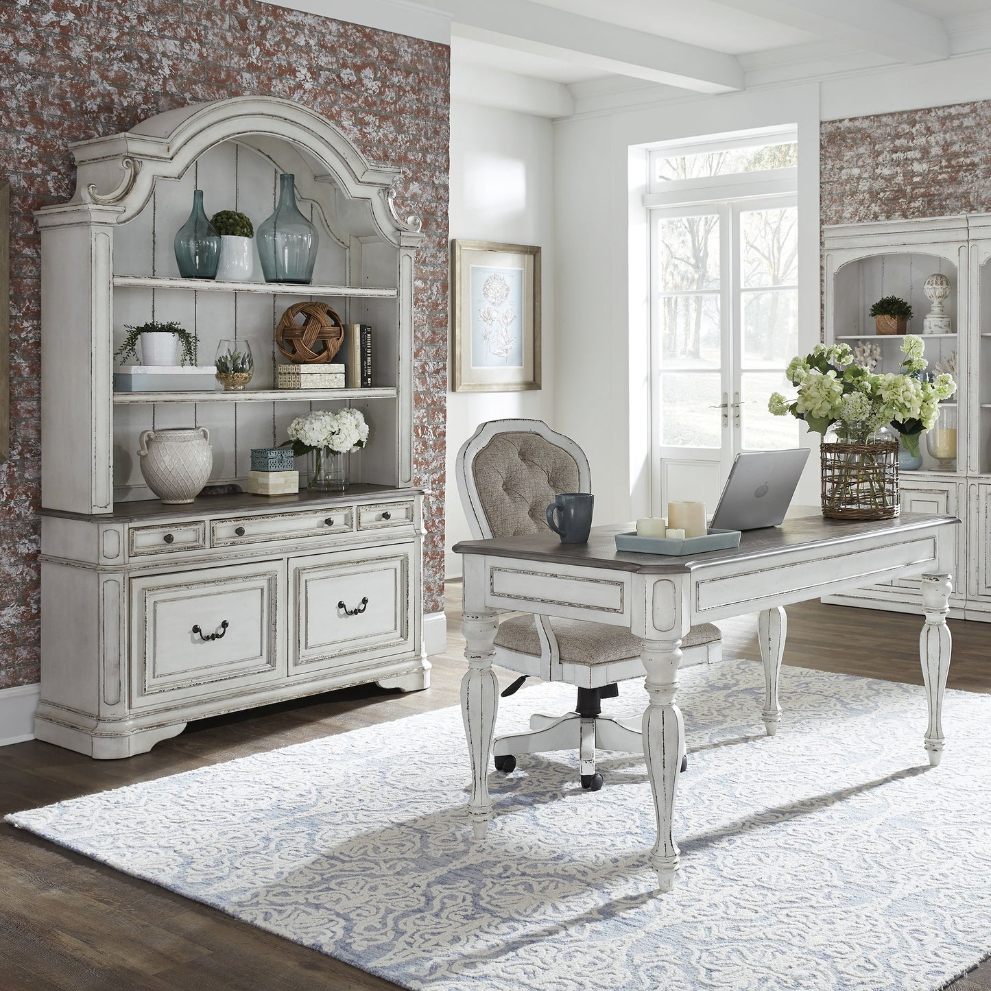 Magnolia Manor - Jr Executive Desk Chair - Antique White