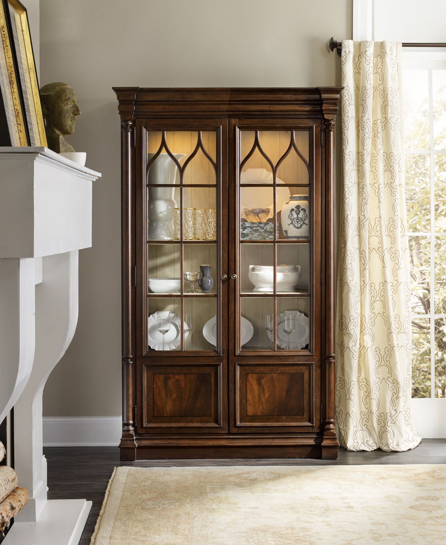 Leesburg - Display Cabinet - Dark Brown