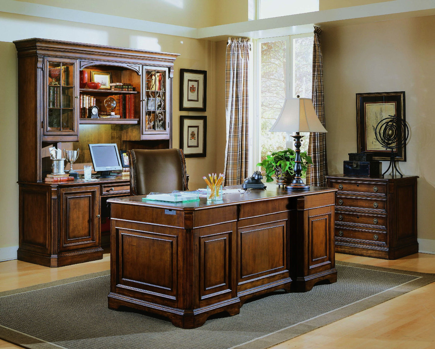 Brookhaven - Desk Chair - Light Brown / Dark Brown