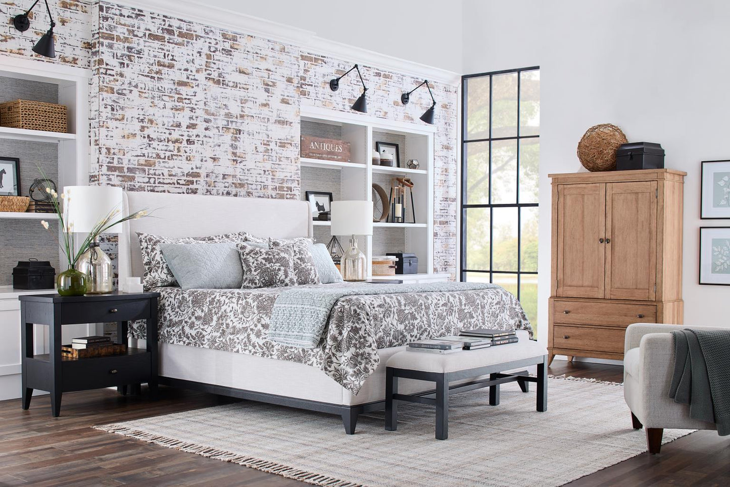 Today's Traditions - Complete Upholstered Bed