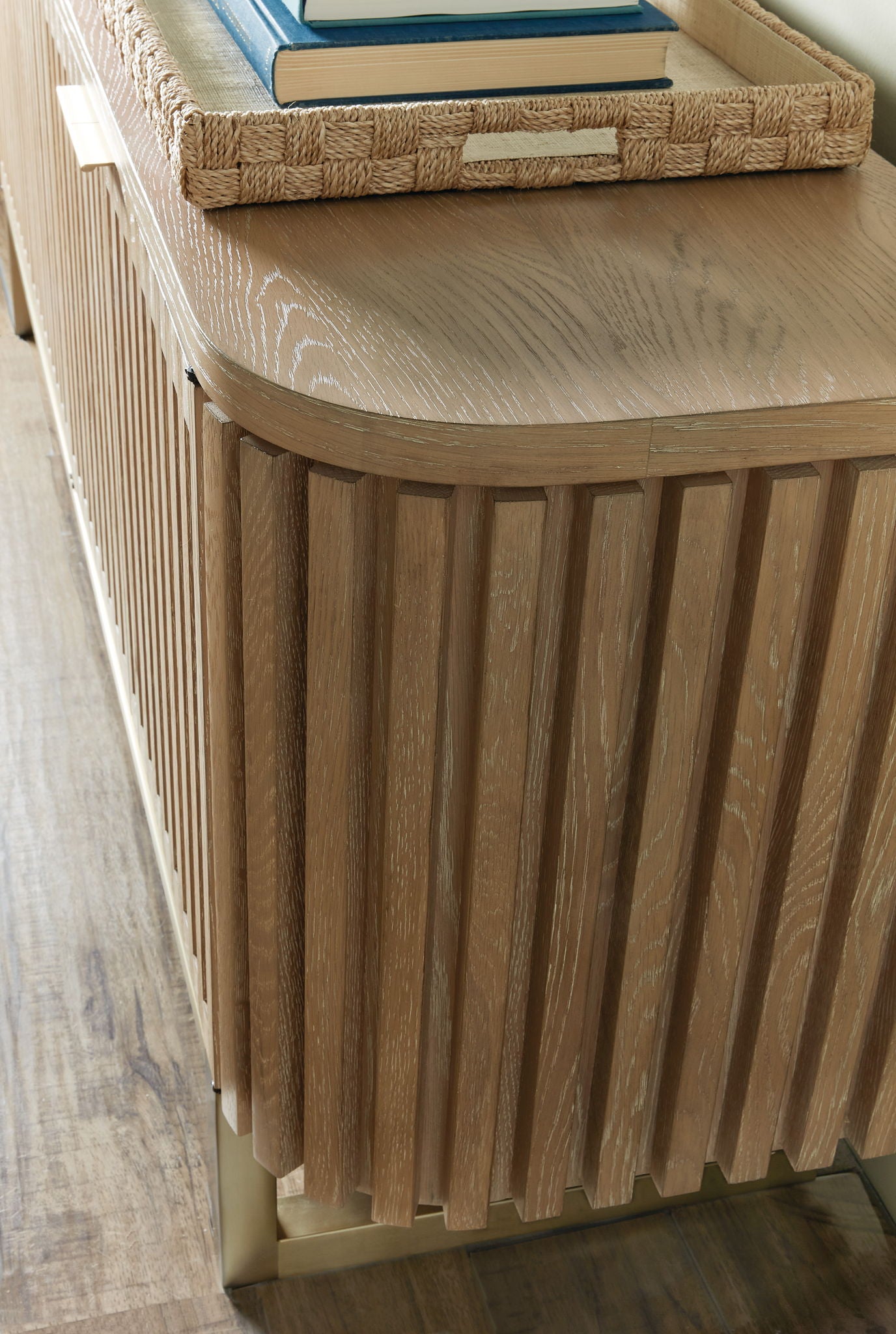 Commerce And Market - Easton Entertainment Console