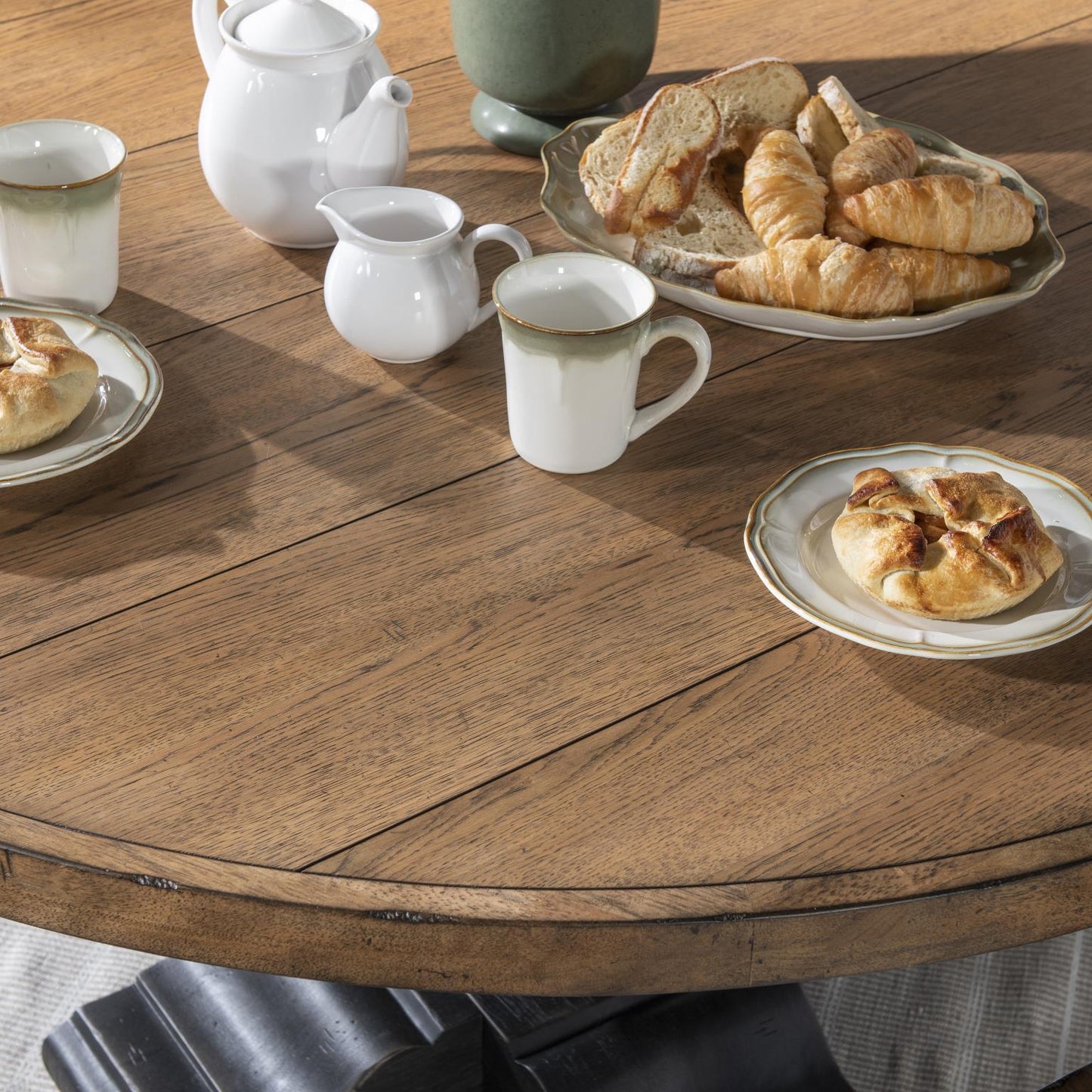 Vintage Market - Round Dining Table Complete - Barnwood Oak And Kettle Black