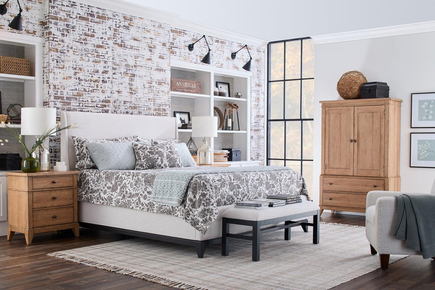 Today's Traditions - Complete Upholstered Bed