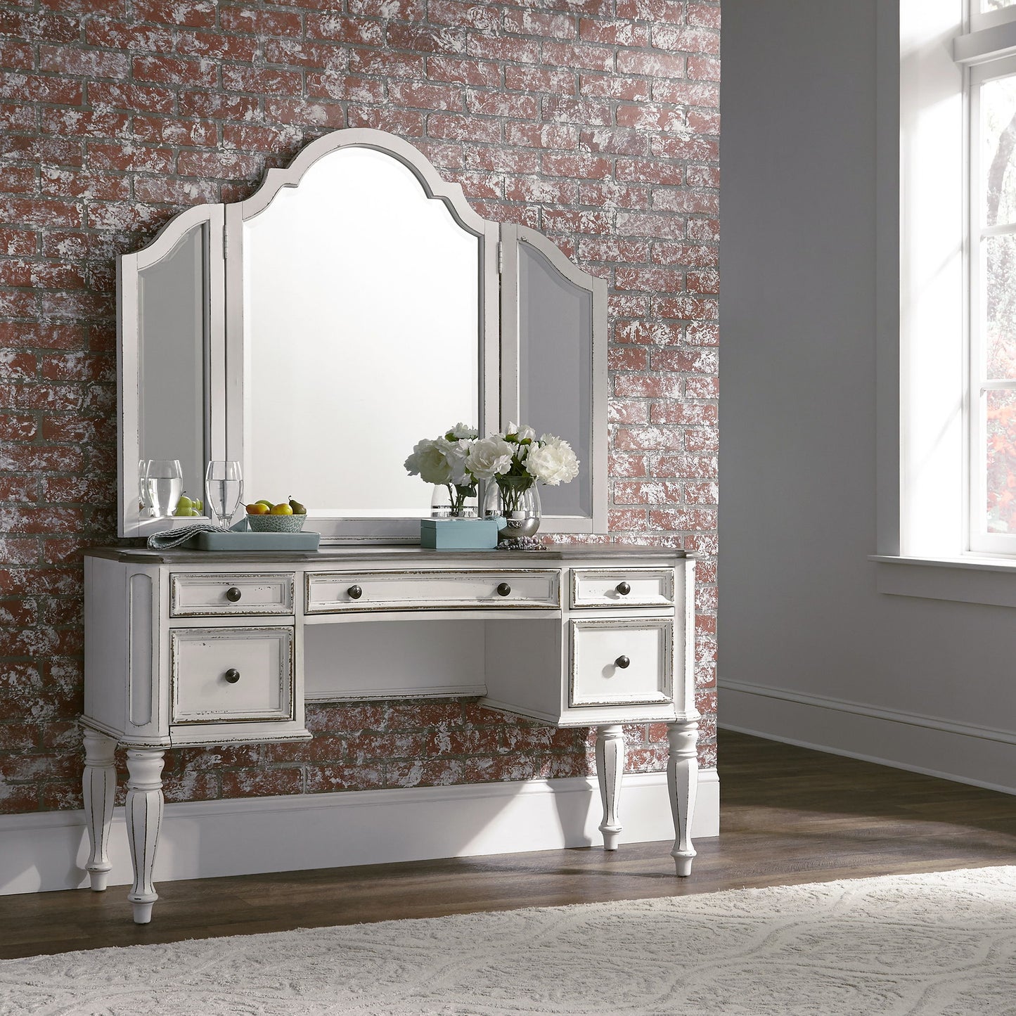 Magnolia Manor - 3 Piece Vanity Set - Antique White