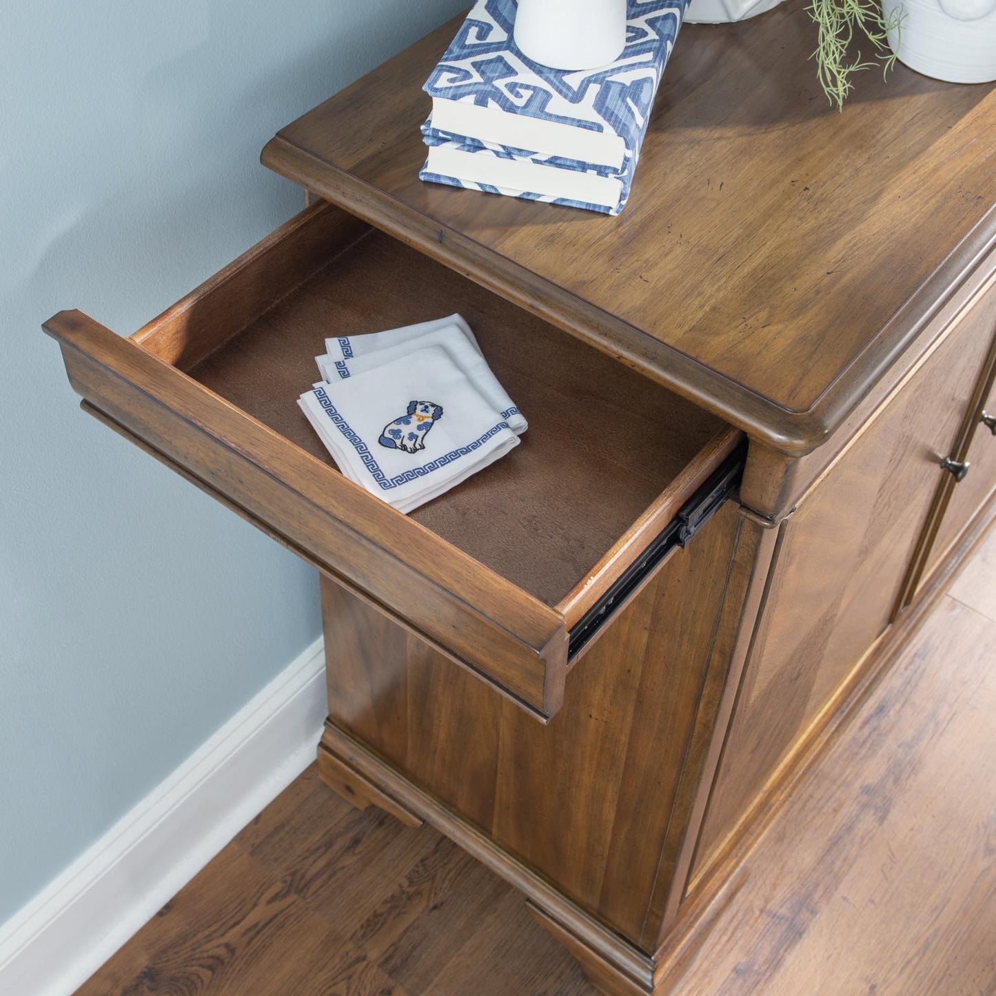 Echelon - Server - Heritage Walnut