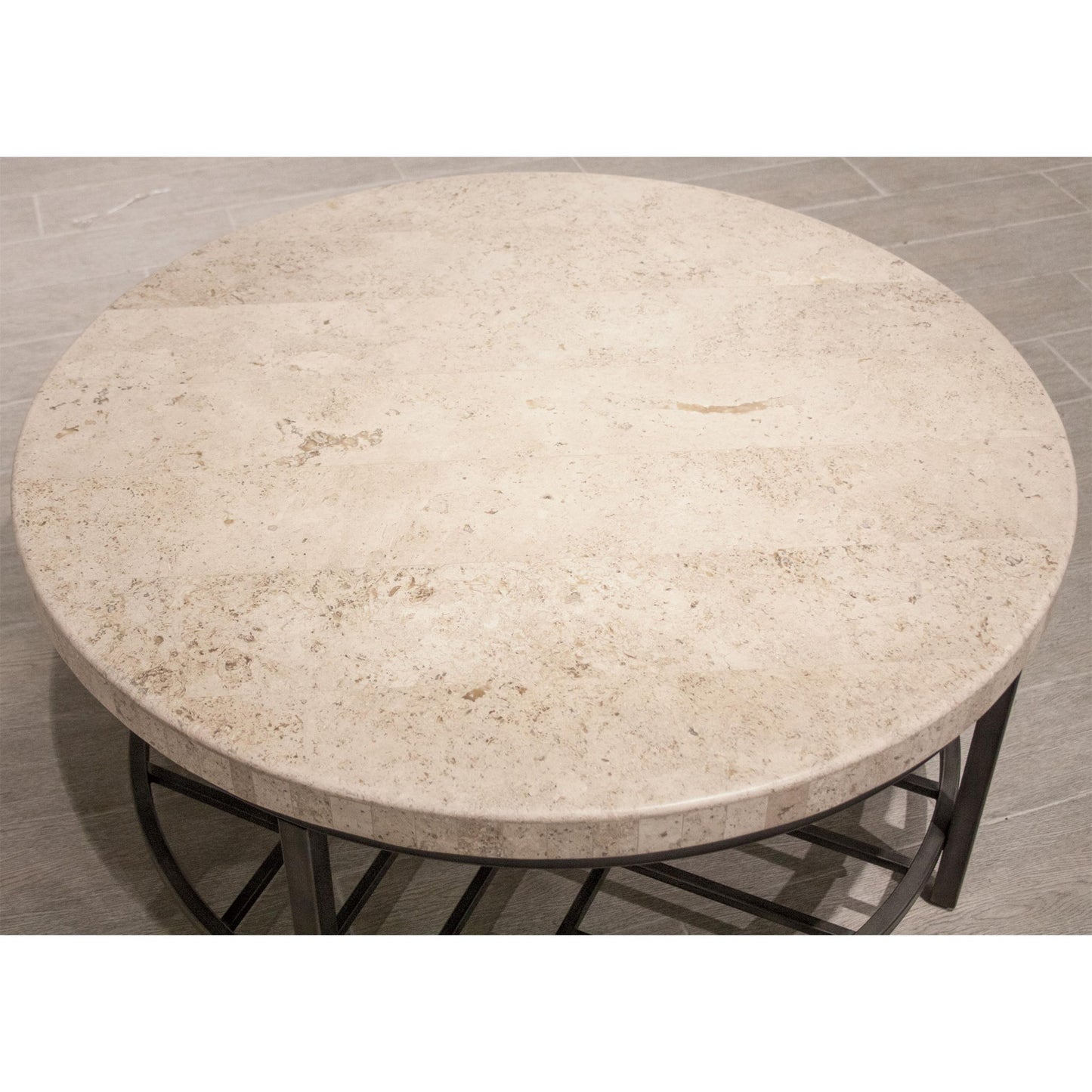 Capri - Round Table