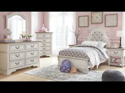 Realyn - Upholstered Panel Bed